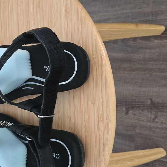 Aetrex new in box T strap sandals. - Picture 4 of 4